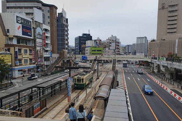 Read more about the article 살아 있는 역사 속을 달리는 ‘나가사키’ 노면 전차