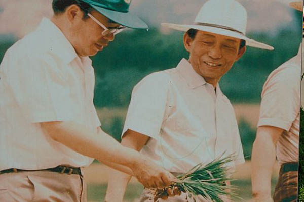 Read more about the article 박정희, 영웅인가? 쿠테타 세력인가?