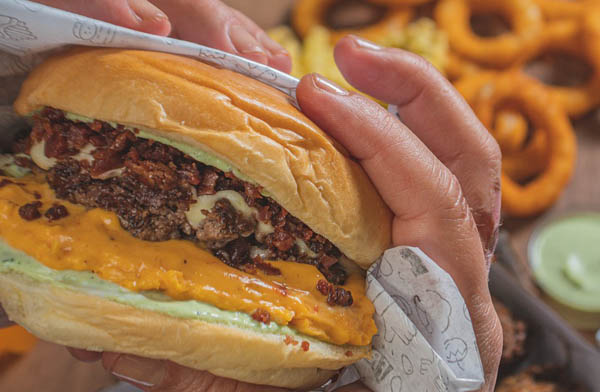 Read more about the article 햄버거 빨리 많이 먹기 달인 되는 법 “그 전부를 공개합니다!”