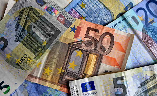 Read more about the article 유로화 강세를 주도하는 요인, 세계 무역 및 투자의 방향은?