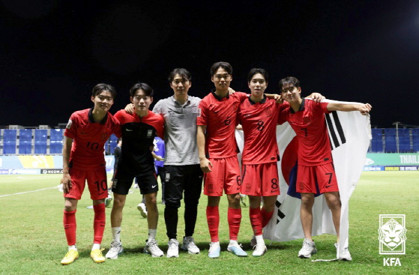 Read more about the article U-17 아시안컵 한국 VS 우즈베키스탄 준결승전 축구 중계방송 결승전까지 본방사수!