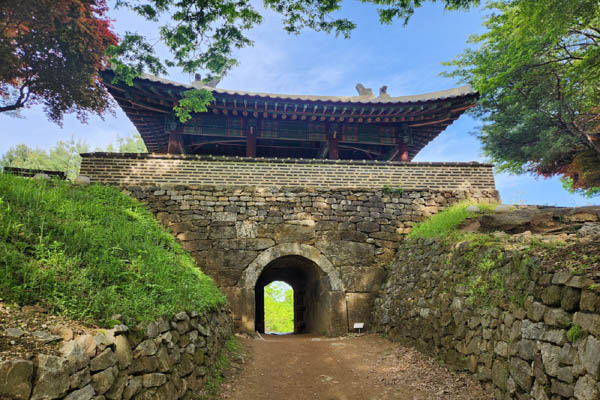 Read more about the article 남한산성 역사 테마길,  행궁 백제 온조왕 병자호란 등 역사적 의미 지녀